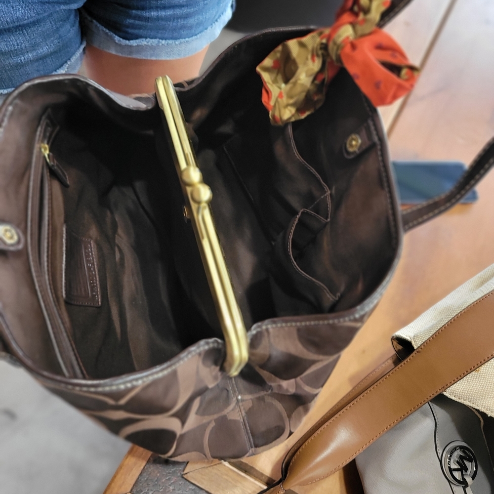 Purse - Picture 2 of 2
